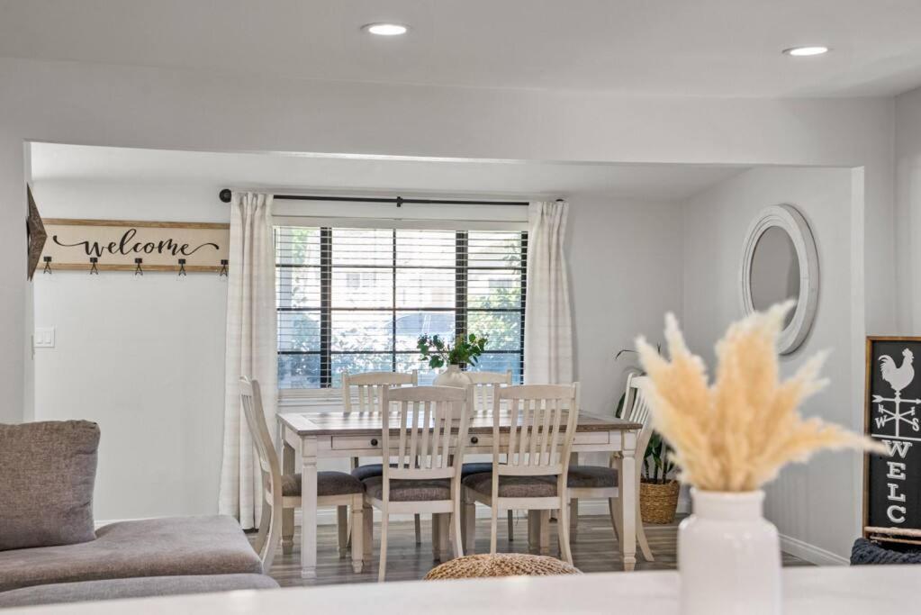 Magic Mountain 4 Bedroom 3 Bath Escape Modern Home Santa Clarita Kültér fotó