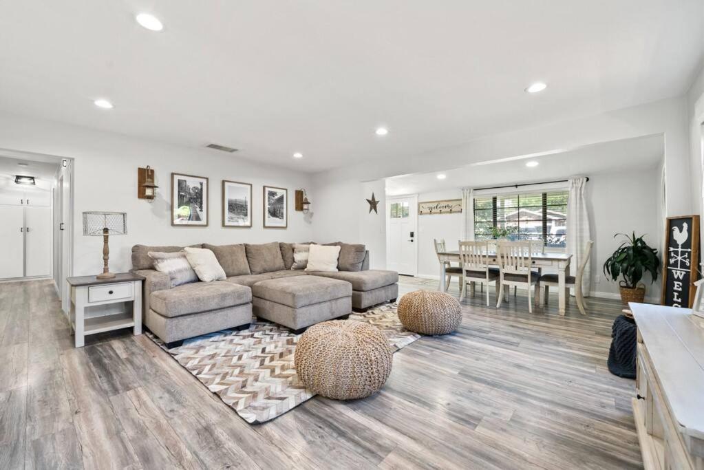 Magic Mountain 4 Bedroom 3 Bath Escape Modern Home Santa Clarita Kültér fotó